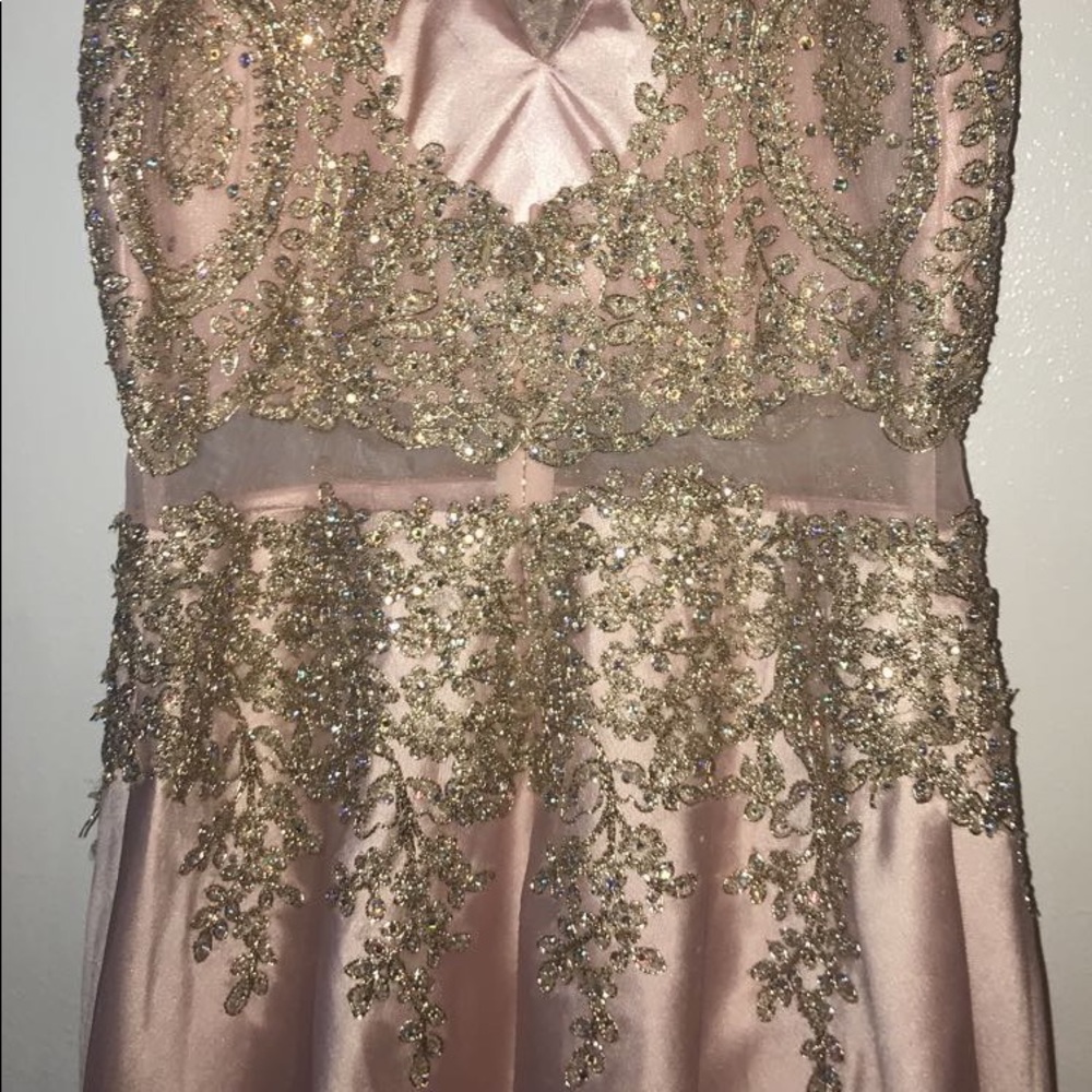 selling a dress worn once clean and nothing wrong - Picture 5 of 5